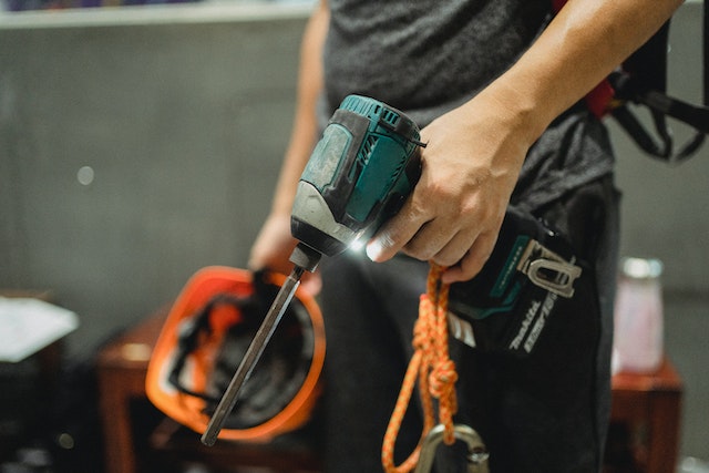ULEZ expansion: it's killing trade and pushing up costs for tradespeople, customers finds new study