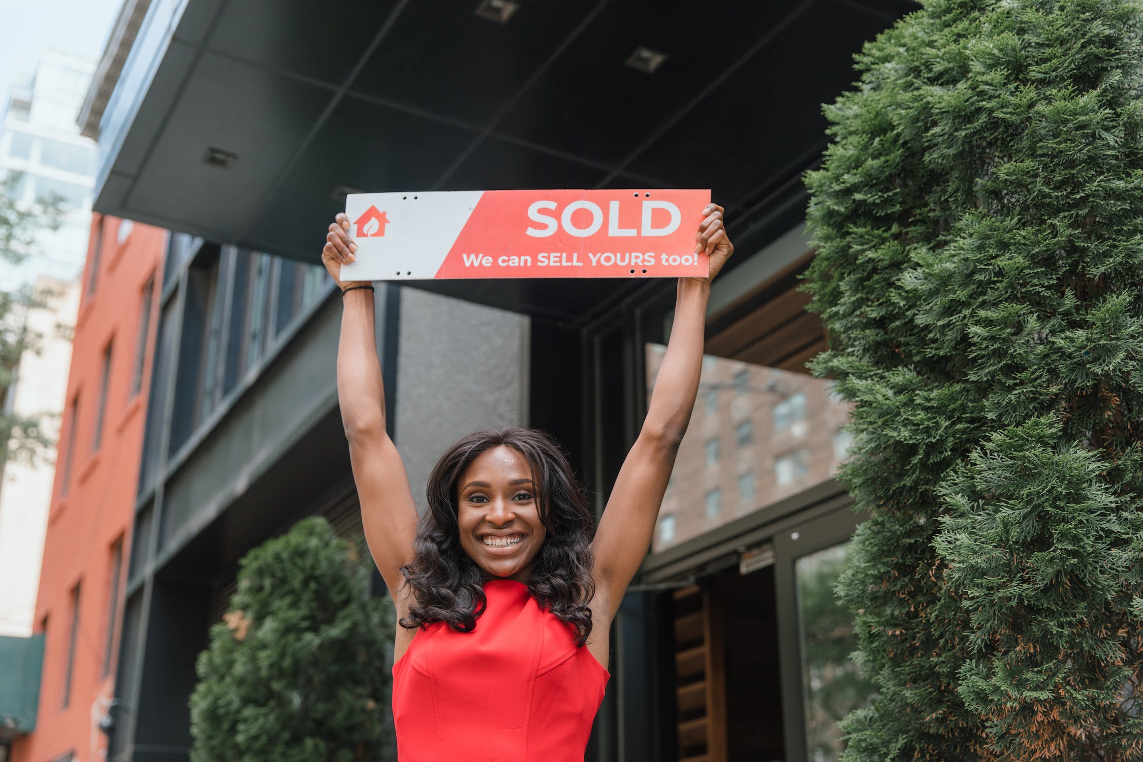 Self-Employed Estate Agents Offered Upfront Commission: Boon or Bust for Buyers and Sellers?