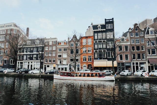 Freelancers earning below EUR33 per hour could be deemed employees by new Dutch law