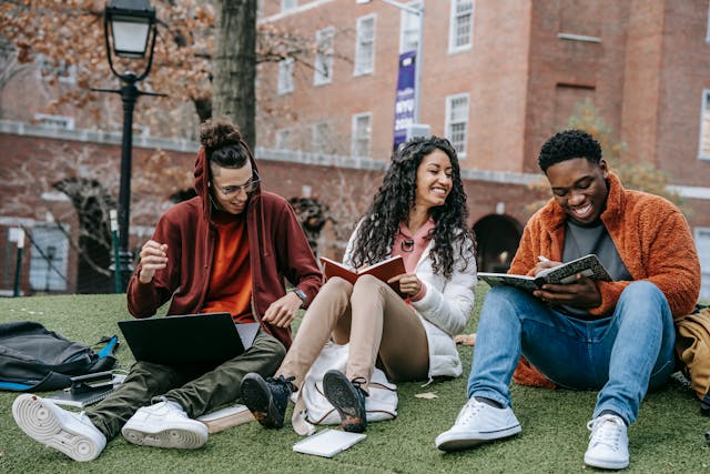 Side Hustles Under Scrutiny: Students and Gig Workers Face Tax Squeeze Amid Cost of Living Crisis