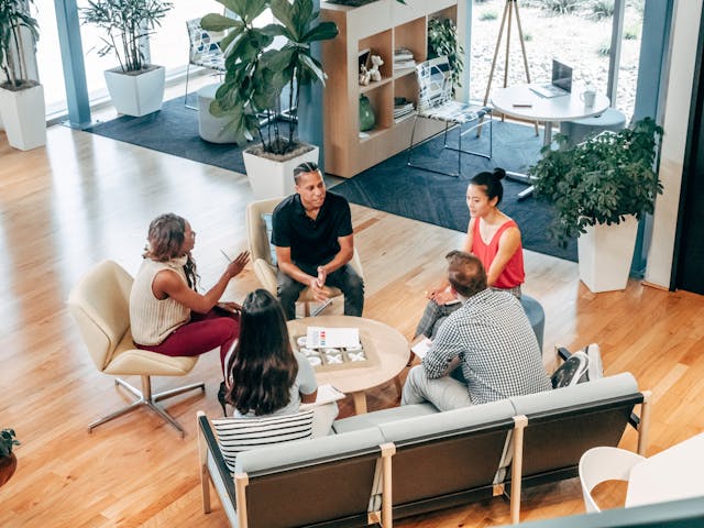 Freelancing for a startup? Here's how to  manage your expectations and navigate iffy management experience