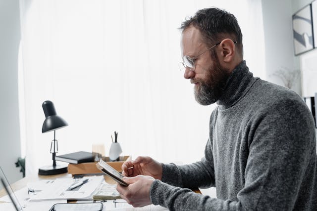 Ditch the Hourly Hustle: Pricing Strategies to Boost Your Freelance Profits