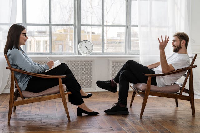 Freelancers, stop giving away free advice: How to hook clients without giving away too much in consultations