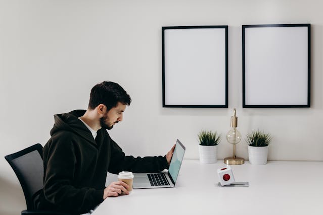 Nail your freelancer elevator pitch into one sentence: attract dream clients across all platforms