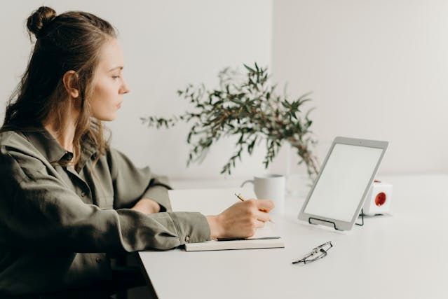 How to rethink your career when your freelance niche is threatened by AI