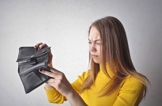 Don't feel like a fool again. Bulletproof your freelance contracts with essential clauses