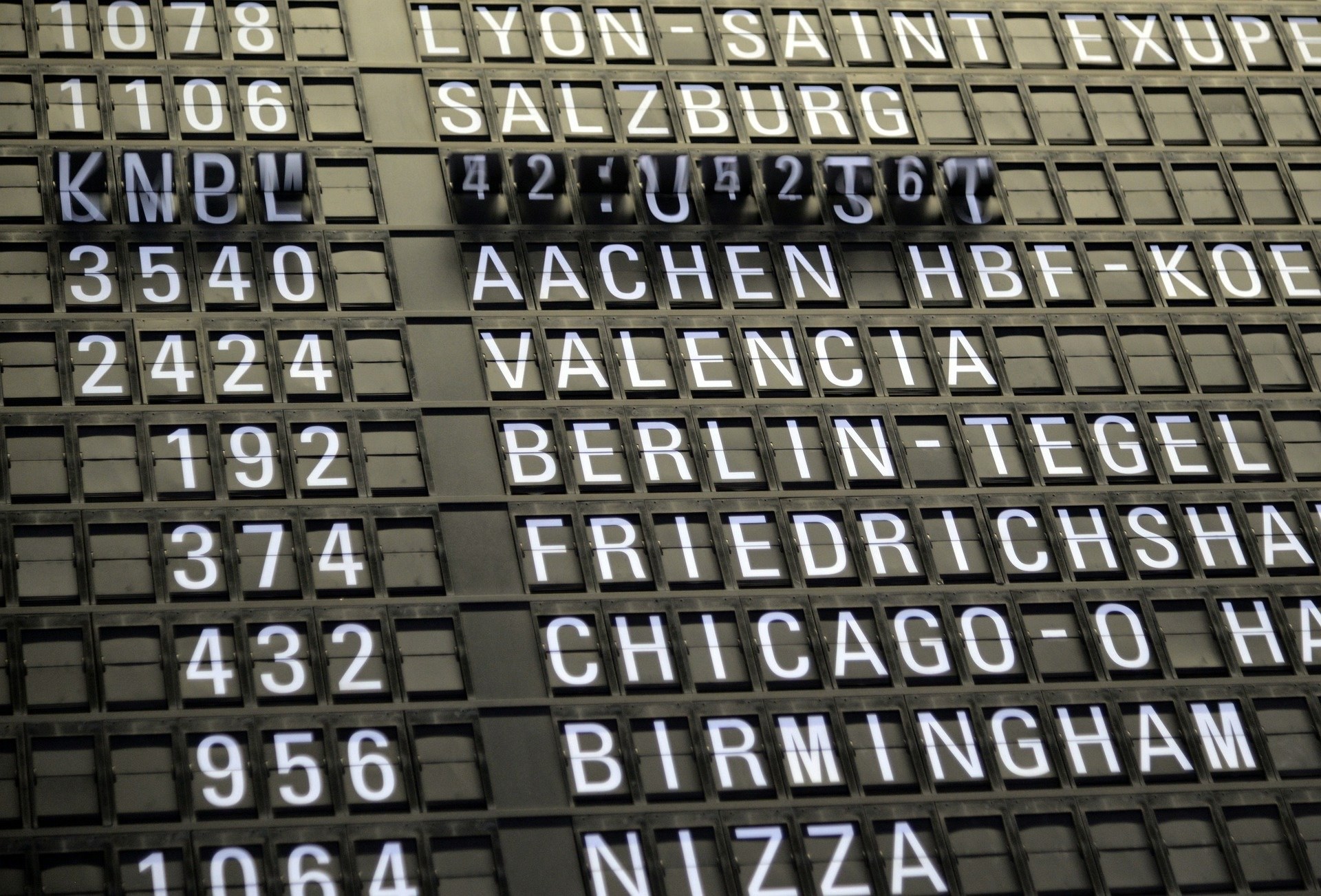 No-deal Brexit means ALL UK business travellers and  service engineers to face hefty fines without permits - here's what you need to know
