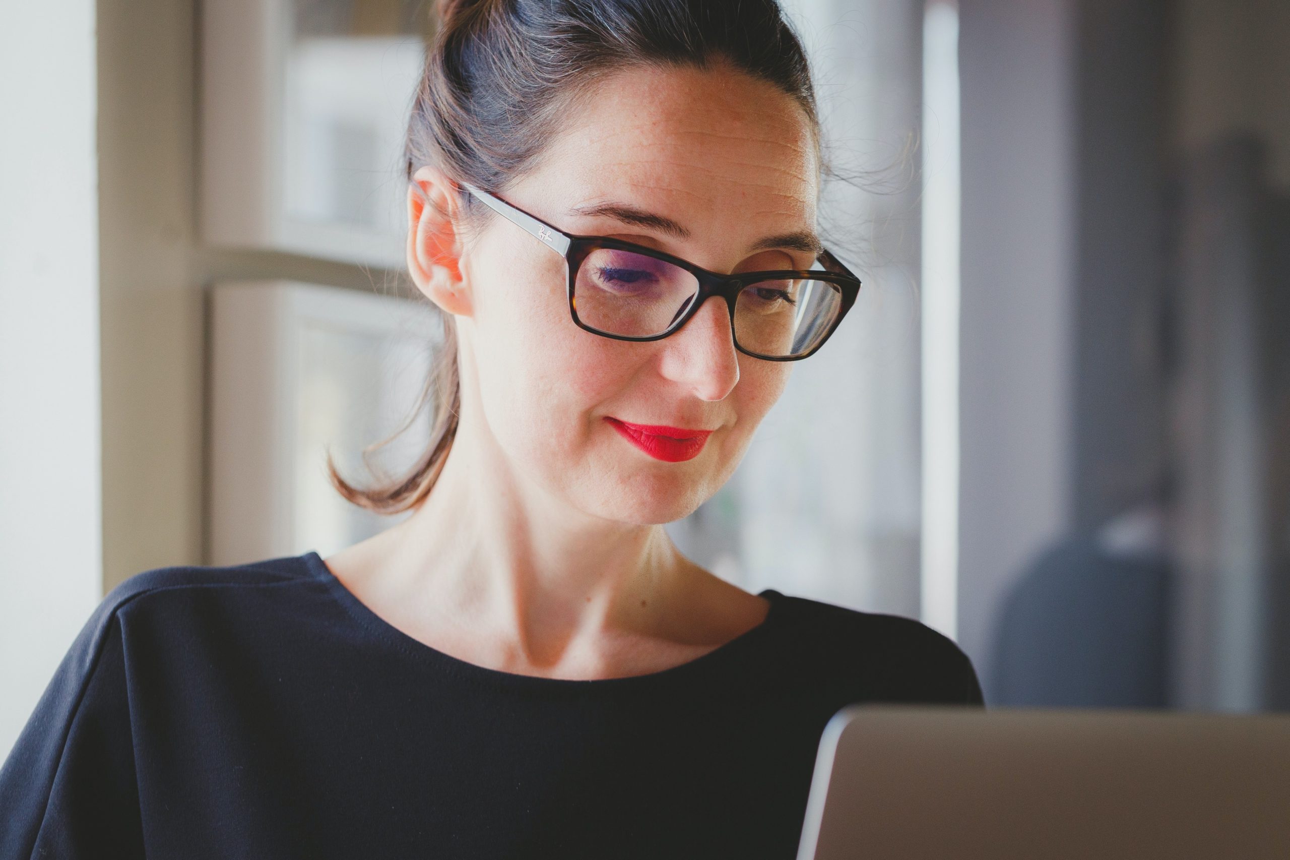 Gender pay gap: female freelancers paid less per day than males, says survey