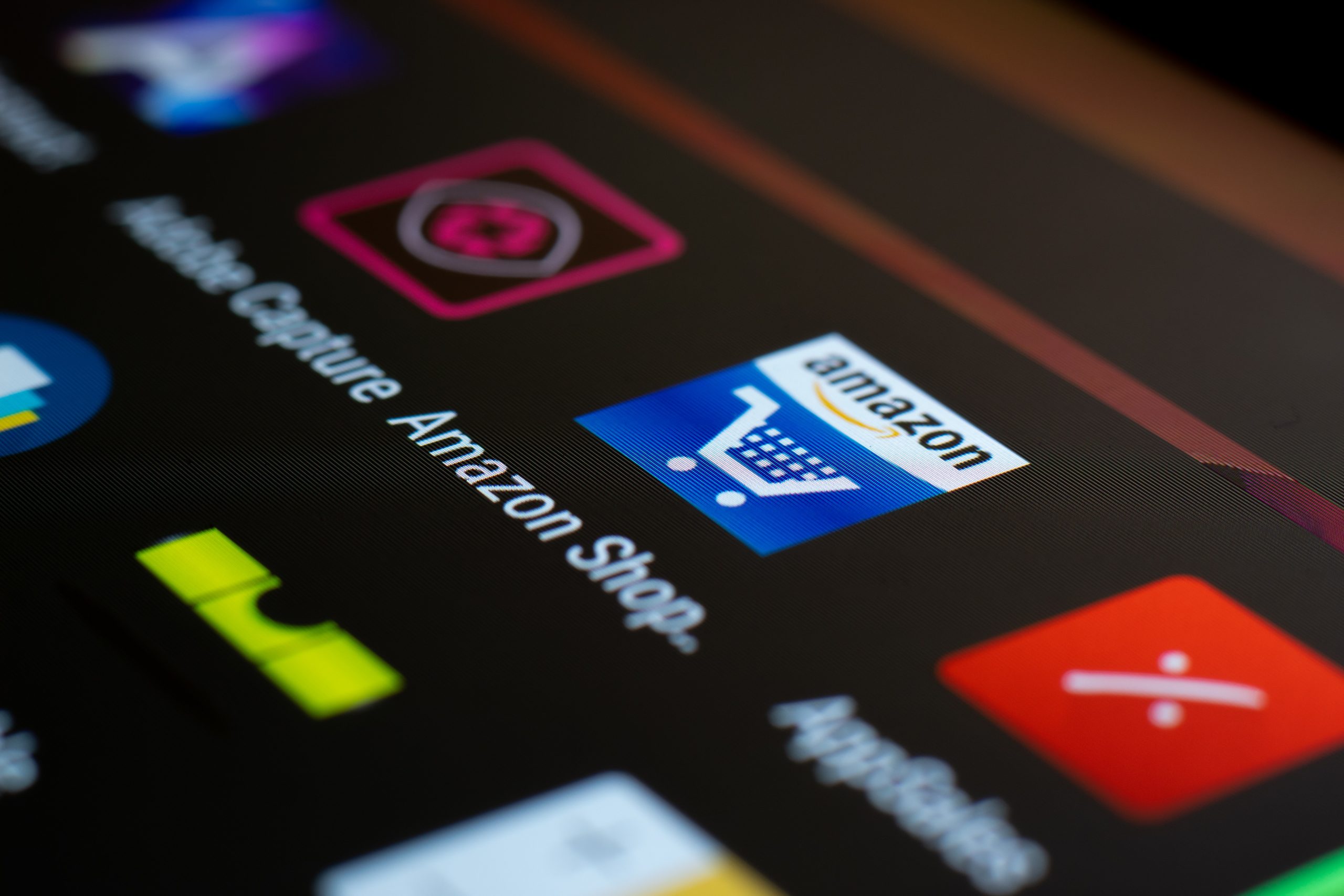 Amazon to Pay Full College Tuition for Its Front-Line Employees, transition staff into IT experts