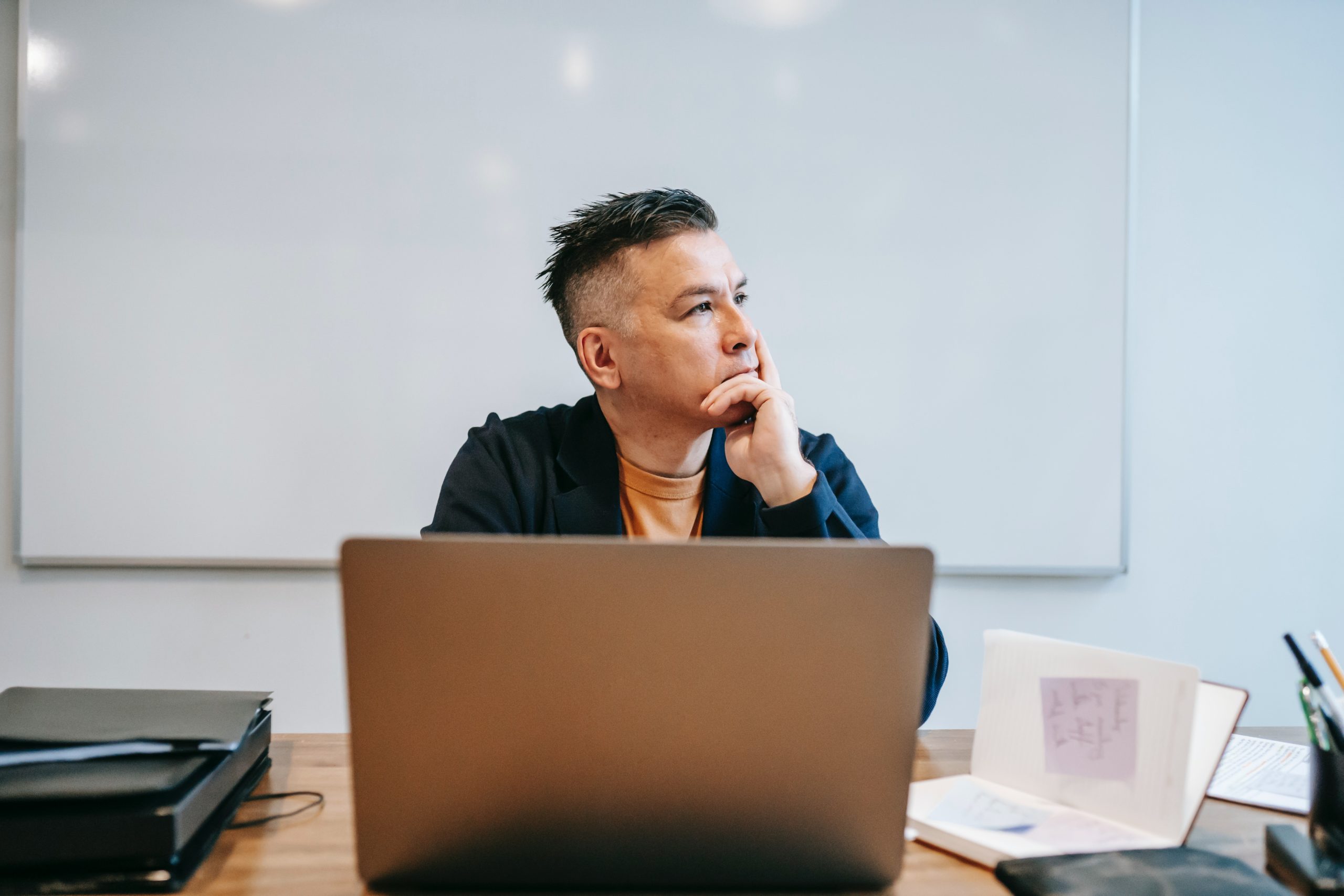Are you better off as a contractor or consultant in 2022?