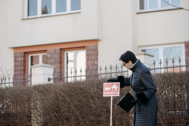 A UK property crash is "unlikely" says expert