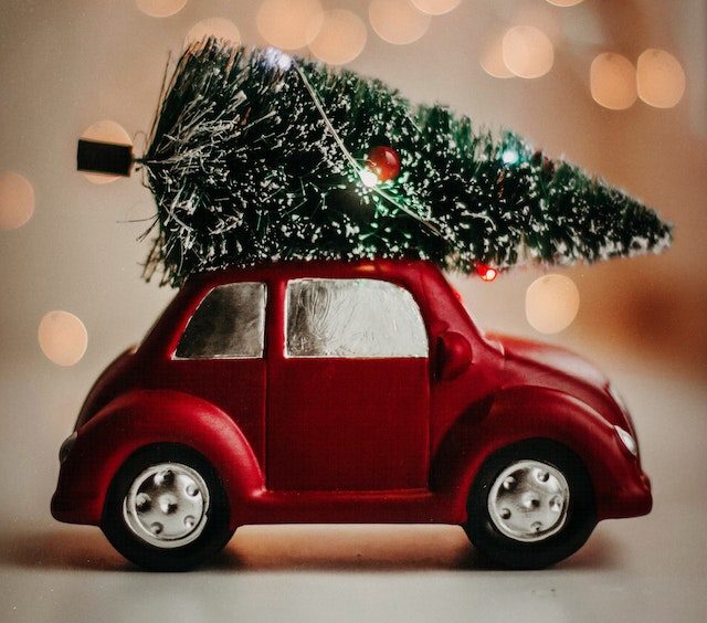 How can digital nomads and expat freelancers make the most of the holidays?